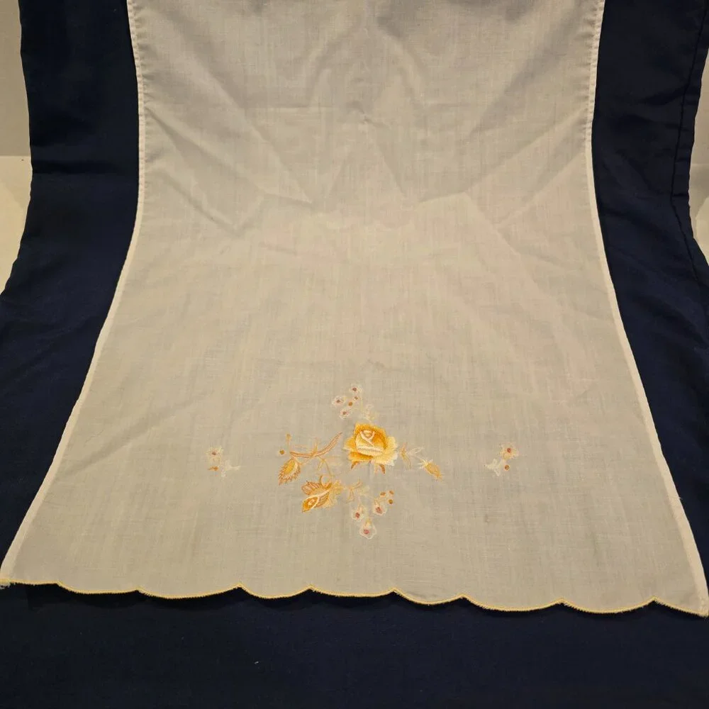 Tea Towel White Embroidered Cotton Yellow Shaded Rose Daisy Scalloped Edge 1990s